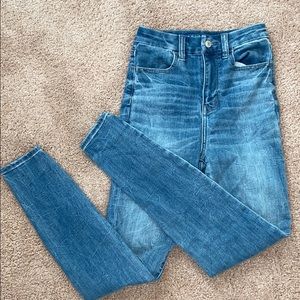 American Eagle light wash high waisted jeggings ✨